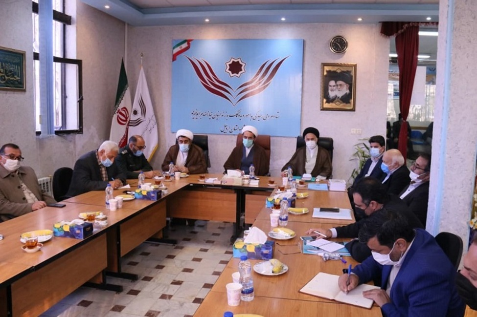 اهداء بسته هدیه سازمان بازرسی شامل گلوگاه‌ها، آسیب‌ها و مشکلات اصلی این حوزه به وزیر بهداشت